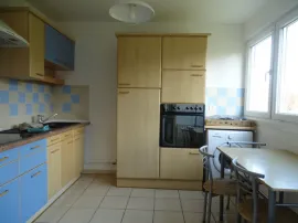 Location Studio avec cuisine séparée et équipée