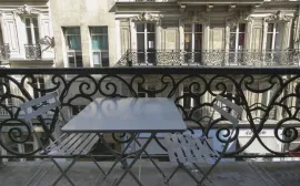 Location Studio meublé 19 m² balcon Paris Madeleine Opéra