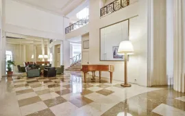 Location Studio meublé 19 m² balcon Paris Madeleine Opéra