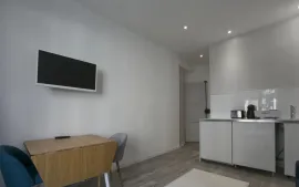 Location Studio meublé 19 m² balcon Paris Madeleine Opéra