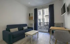 Location Studio meublé 19 m² balcon Paris Madeleine Opéra