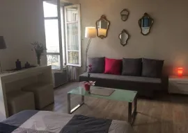 Location Beau studio meublé Paris 10ème dispo fin juin