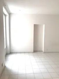 Location GRAND STUDIO CALME ET LUMINEUX REFAIT À NEUF