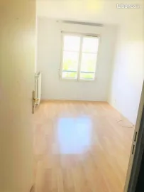 Location 4 pièces de 75m² non meublé avec balcon de 6 m