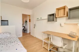Location Colocation de 3 Chambres  à Nîmes Centre Ville