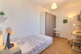 Location Colocation de 3 Chambres  à Nîmes Centre Ville