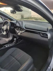 Voiture Toyota C-HR 184h