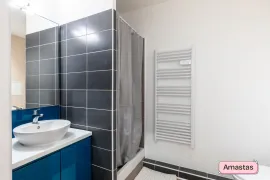 Location Studio rénové et meublé avec goût