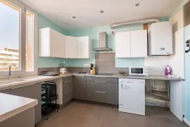 Colocation Trois chambres à louer dans cette grande colocation meublée avec loggia