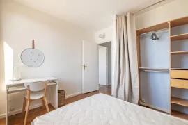 Colocation Trois chambres à louer dans cette grande colocation meublée avec loggia