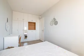 Colocation Trois chambres à louer dans cette grande colocation meublée avec loggia