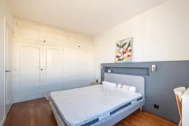 Colocation Trois chambres à louer dans cette grande colocation meublée avec loggia