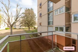 Colocation Une chambre à louer dans cette colocation rénovée et meublée avec balcon et parking