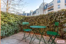 Location Studio rénové et meublé en plein coeur de créteil avec terrasse