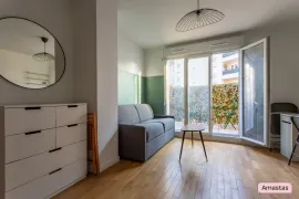 Location Studio rénové et meublé en plein coeur de créteil avec terrasse