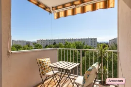Colocation Trois chambres disponibles dans cette colocation meublée de 5 chambres en plein centre de saint-priest avec balcon