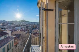 Location Appartement T2 avec son balcon filant en plein cœur du 6eme arrondissement de Marseille