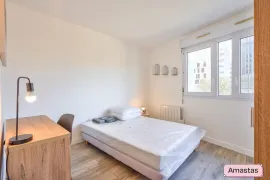Colocation COLOCATION - Beau T4 - Entièrement refait à neuf - Chambre avec balcon