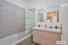 Colocation COLOCATION - Beau T4 - Entièrement refait à neuf - 3 chambres disponibles (1 avec balcon)