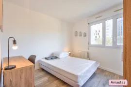 Colocation COLOCATION - Beau T4 - Entièrement refait à neuf - 3 chambres disponibles (1 avec balcon)