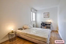 Colocation COLOCATION - Beau T4 - Entièrement refait à neuf - 3 chambres disponibles (1 avec balcon)