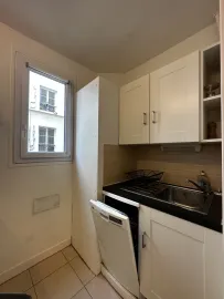 Location Beau T2 sur cour - Meublé - Paris 9