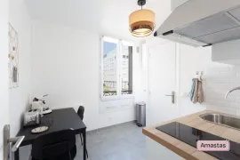 Location Beau studio avec cuisine séparée
