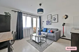 Location Studio meublé avec balcon