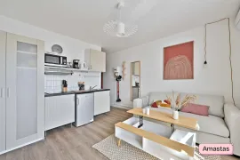 Location Studio meublé avec balcon