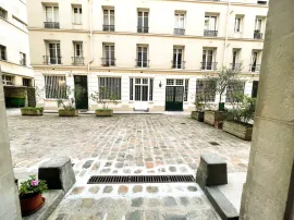 Location 2 pièces de charme au dernier étage !