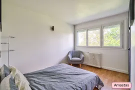 Location Appartement lumineux de 62,7m2 avec balcon filant, cave et place de stationnement