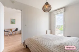 Location Grand deux pièces avec balcon vue sur la Tour Effeil et La Défense