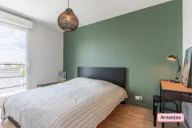 Location Grand deux pièces avec balcon vue sur la Tour Effeil et La Défense