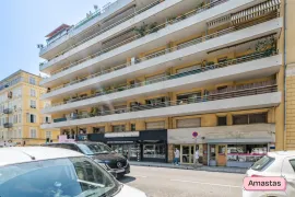 Location Nice 06300 - Spacieux et lumineux T1 dans le quartier du Port