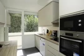 Colocation Appartement lumineux entièrement rénové de 81 m2 avec balcon filant. Il se situe à 13 minutes à pieds de la gare Cergy-Préfecture.