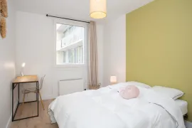Colocation Appartement lumineux entièrement rénové de 81 m2 avec balcon filant. Il se situe à 13 minutes à pieds de la gare Cergy-Préfecture.