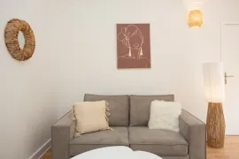 Colocation Appartement lumineux entièrement rénové de 81 m2 avec balcon filant. Il se situe à 13 minutes à pieds de la gare Cergy-Préfecture.