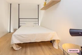 Location Studio meublé en duplex avec balcon + pkg