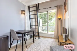 Location Studio meublé en duplex avec balcon + pkg