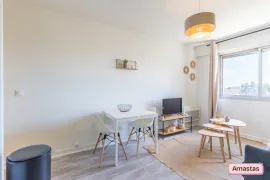 Location Studio rénové et meublé proche Hôpital Pellegrin