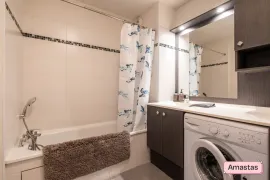 Location T2 meublé de 42m² rénové avec terrasse et pkg à 7 min du métro B