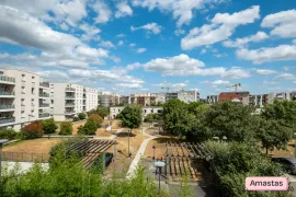 Location T2 meublé de 42m² rénové avec terrasse et pkg à 7 min du métro B