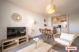 Location T2 meublé de 42m² rénové avec terrasse et pkg à 7 min du métro B