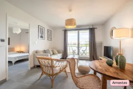 Location T2 meublé de 42m² rénové avec terrasse et pkg à 7 min du métro B