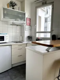 Location Beau Studio Meublé Neuilly