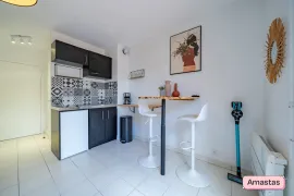 Location Nice 06300 - Charmant studio lumineux avec terrasse quartier Riquier