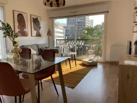 Location Type 3 - 2 Chambre - Balcon - Tram - Bâtiment récent - Ascenseur