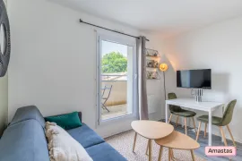 Location Studio rénové et meublé avec balcon - Victoire 133852