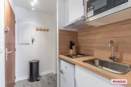 Location Studio rénové et meublé avec balcon - Victoire 133852