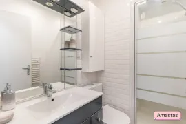 Location Studio meublé situé quartier Saint Genès - 1331009